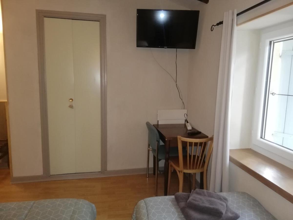 L'Auberge De L'Aygues Les Pilles Экстерьер фото